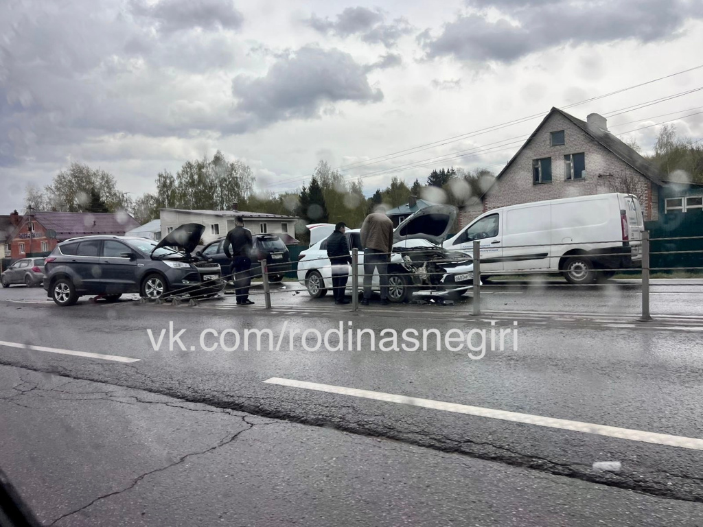 Два серьёзных ДТП произошло вблизи п. Снегири | 04.05.2023 | Истра -  БезФормата